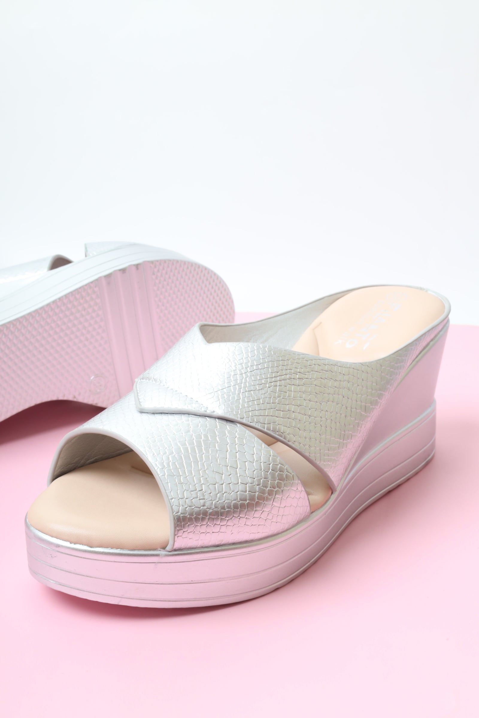 صندل نسائي بكعب 55060