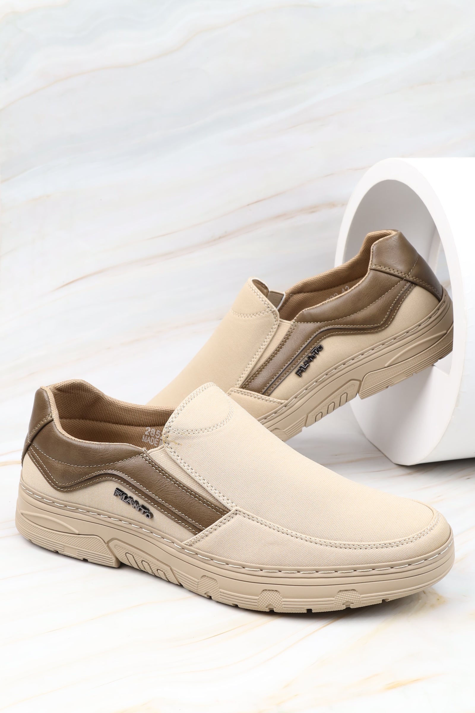 Casual shoe 28522