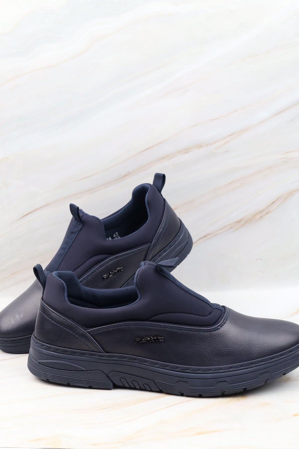 Casual shoe 28524